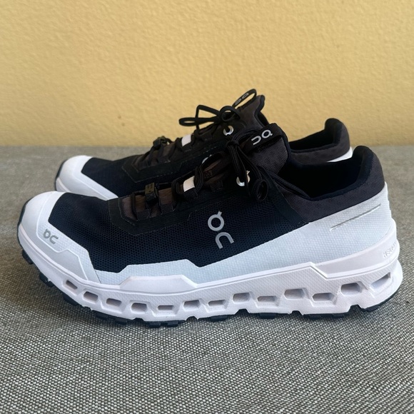 On Running “Cloudultra” Running Shoes in Black/White Women’s Size 9 - Picture 3 of 14